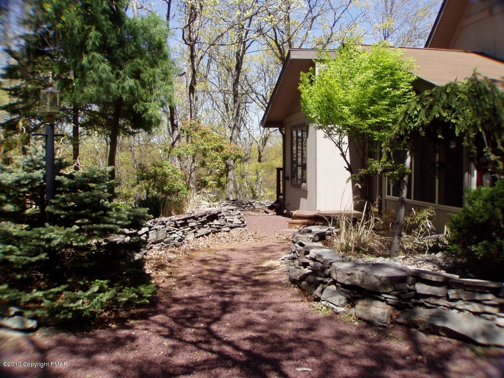 808 High Crest Road Canadensis, PA 18325 - Photo 6 of 23 More Landscaping
