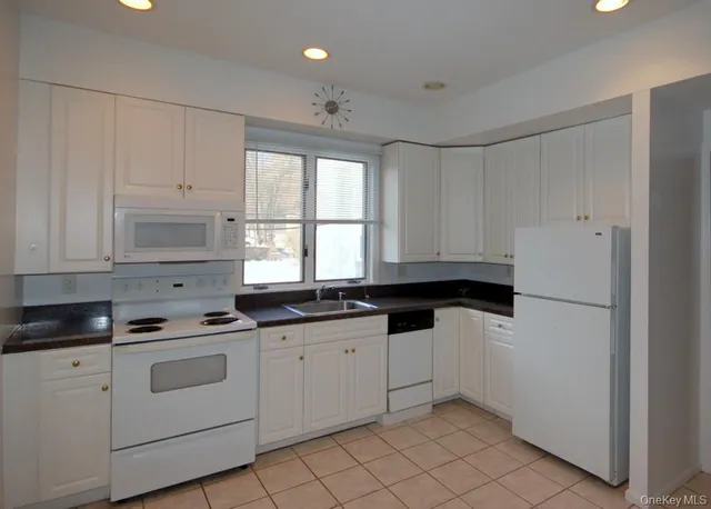 $2,700 | 142 West Boston Post Road, Unit 2A, Mamaroneck, NY 10543