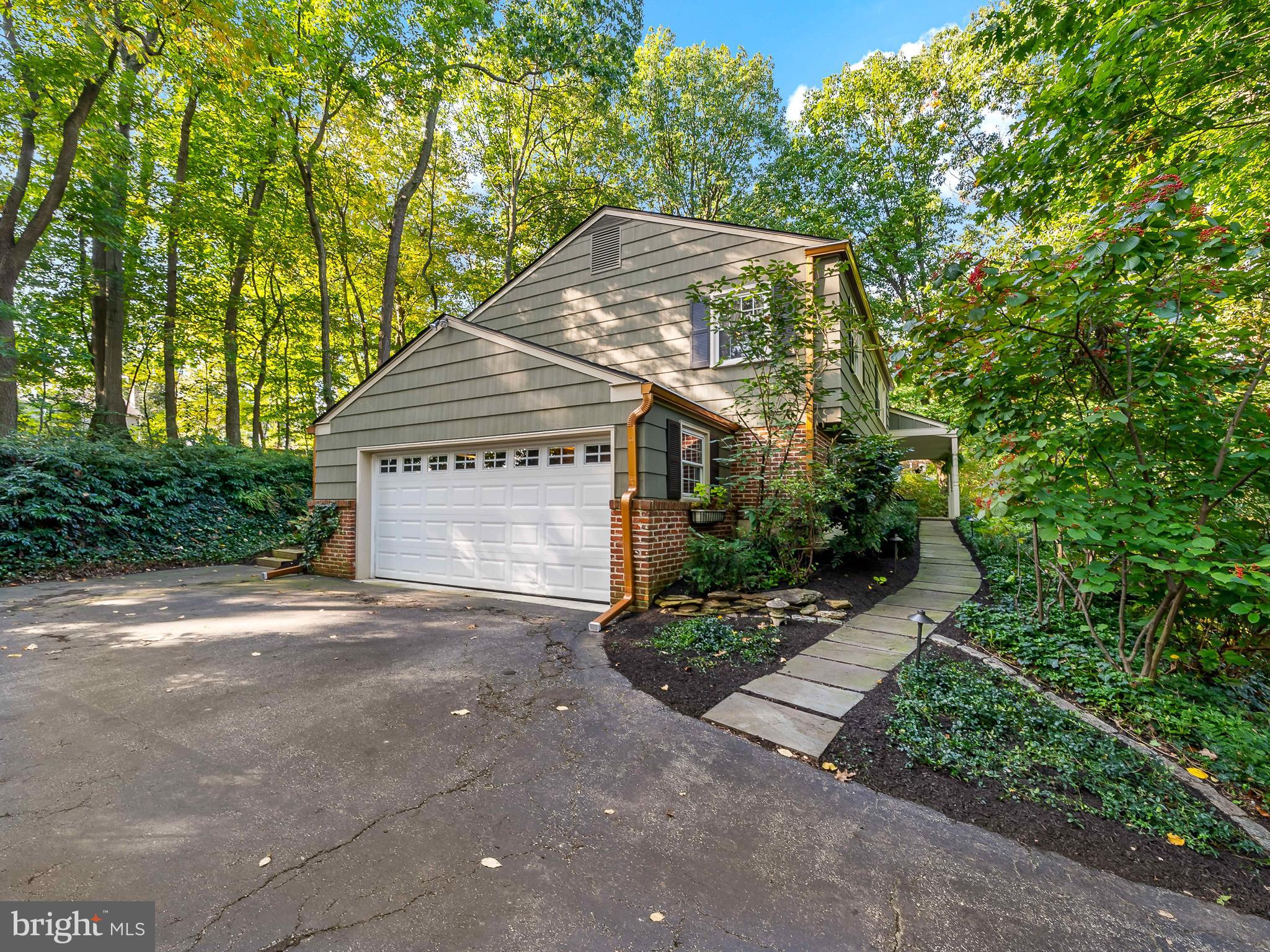 315 Danell Road Wayne, PA 19087 - Photo 2 of 34 BIG BIG BIG 2 car garage and driveway parking