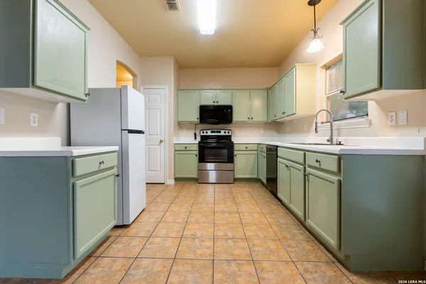 $1,650 | 2832 Berry Trace, Schertz, TX 78154