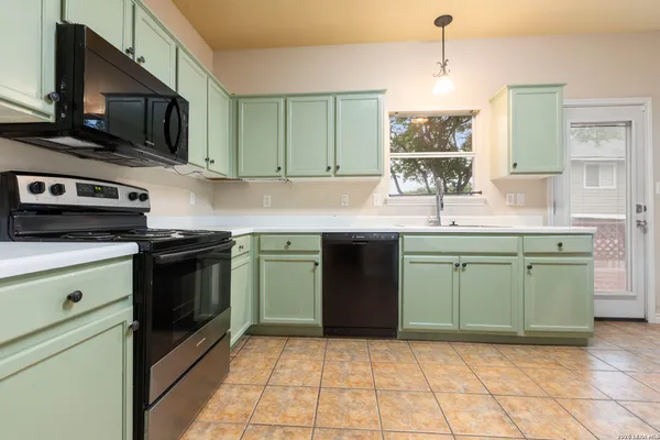 $1,650 | 2832 Berry Trace, Schertz, TX 78154