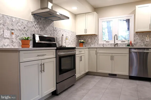 $499,999 | 8297 Mertztown Road, Alburtis, PA 18011