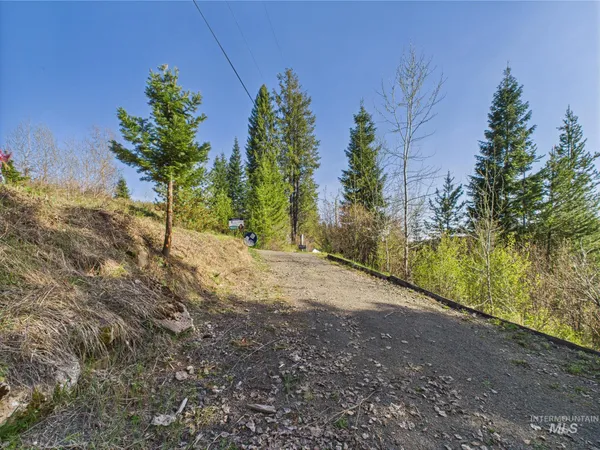 $110,000 | 121 Court Street, Pierce, ID 83546