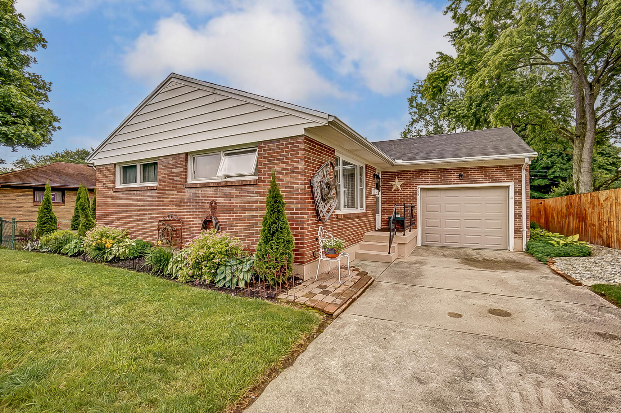 255 Englewood Road Springfield, OH 45503 - Photo 1 of 40 Gallery Image 1
