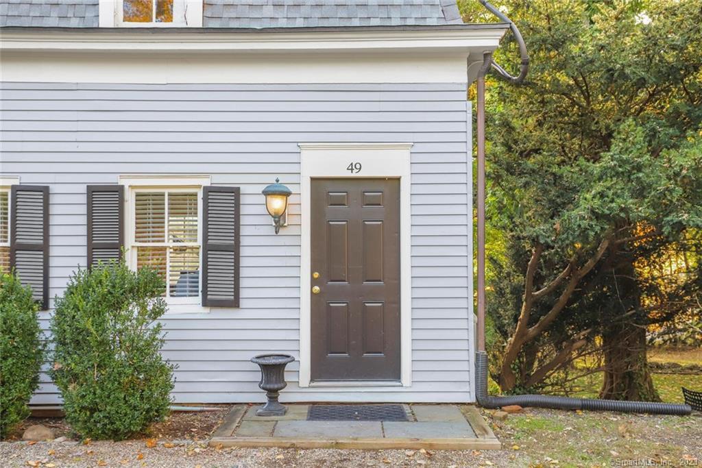 49 Hollow Tree Ridge Road Darien, CT 06820 - Photo 4 of 25 #49 Front Entrance