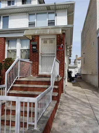 a view of entryway with a front door