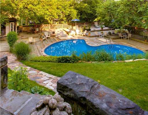 929 Wellesley Road Highland Park, PA 15206 - Photo 18 of 18 Yard/Garden.