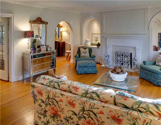 929 Wellesley Road Highland Park, PA 15206 - Photo 5 of 18 Living Room. Beautiful architectural appointments!