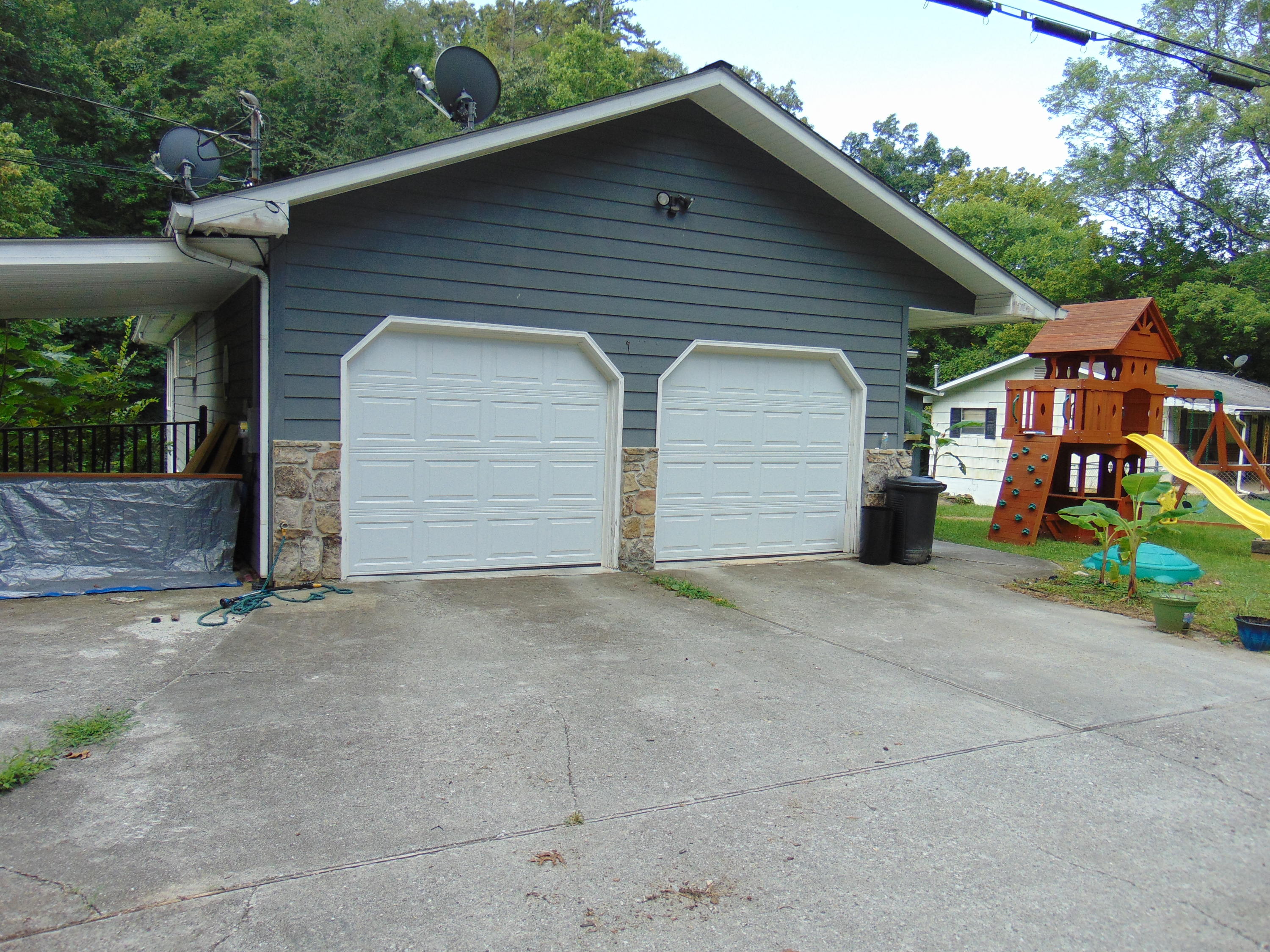 520 Spring Street Clinton, TN 37716 - Photo 3 of 32 DSC01355