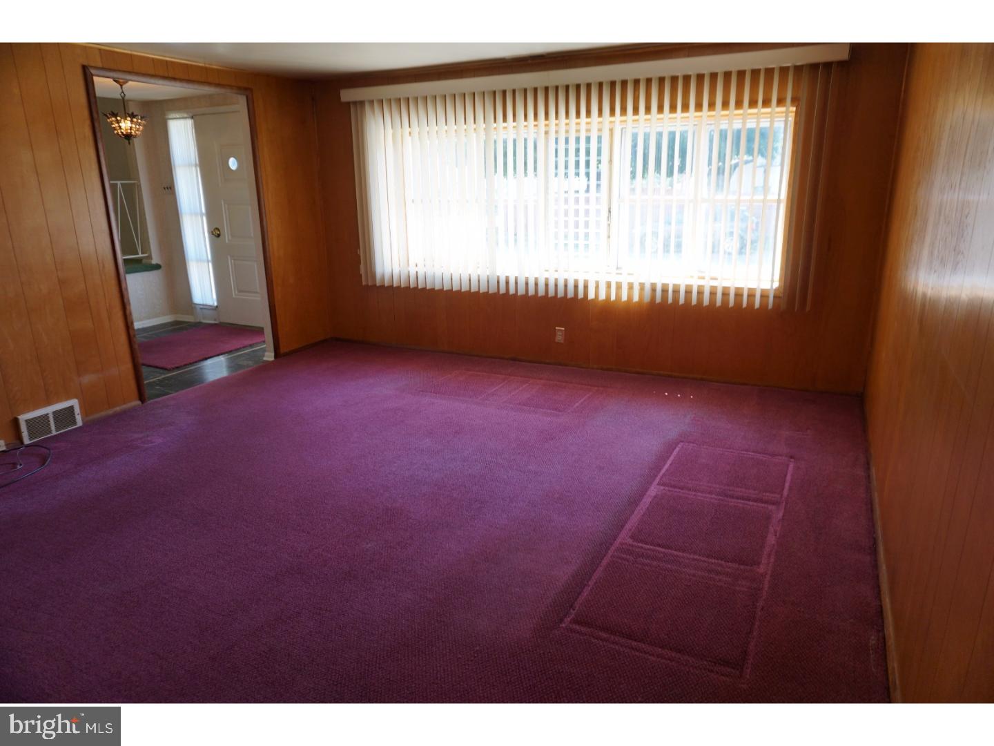 805 Rennard Circle Philadelphia, PA 19116 - Photo 12 of 25 Family Room