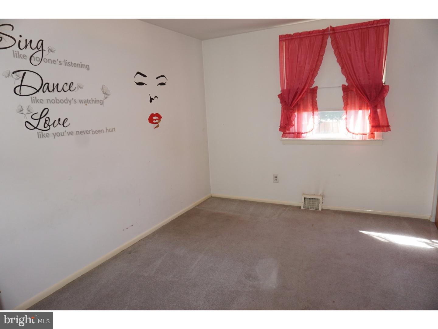 805 Rennard Circle Philadelphia, PA 19116 - Photo 13 of 25 Bedroom 2