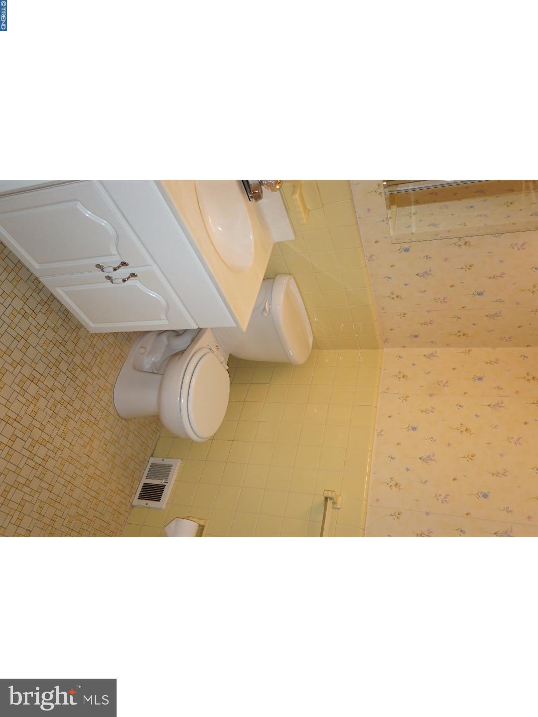 805 Rennard Circle Philadelphia, PA 19116 - Photo 14 of 25 Bathroom