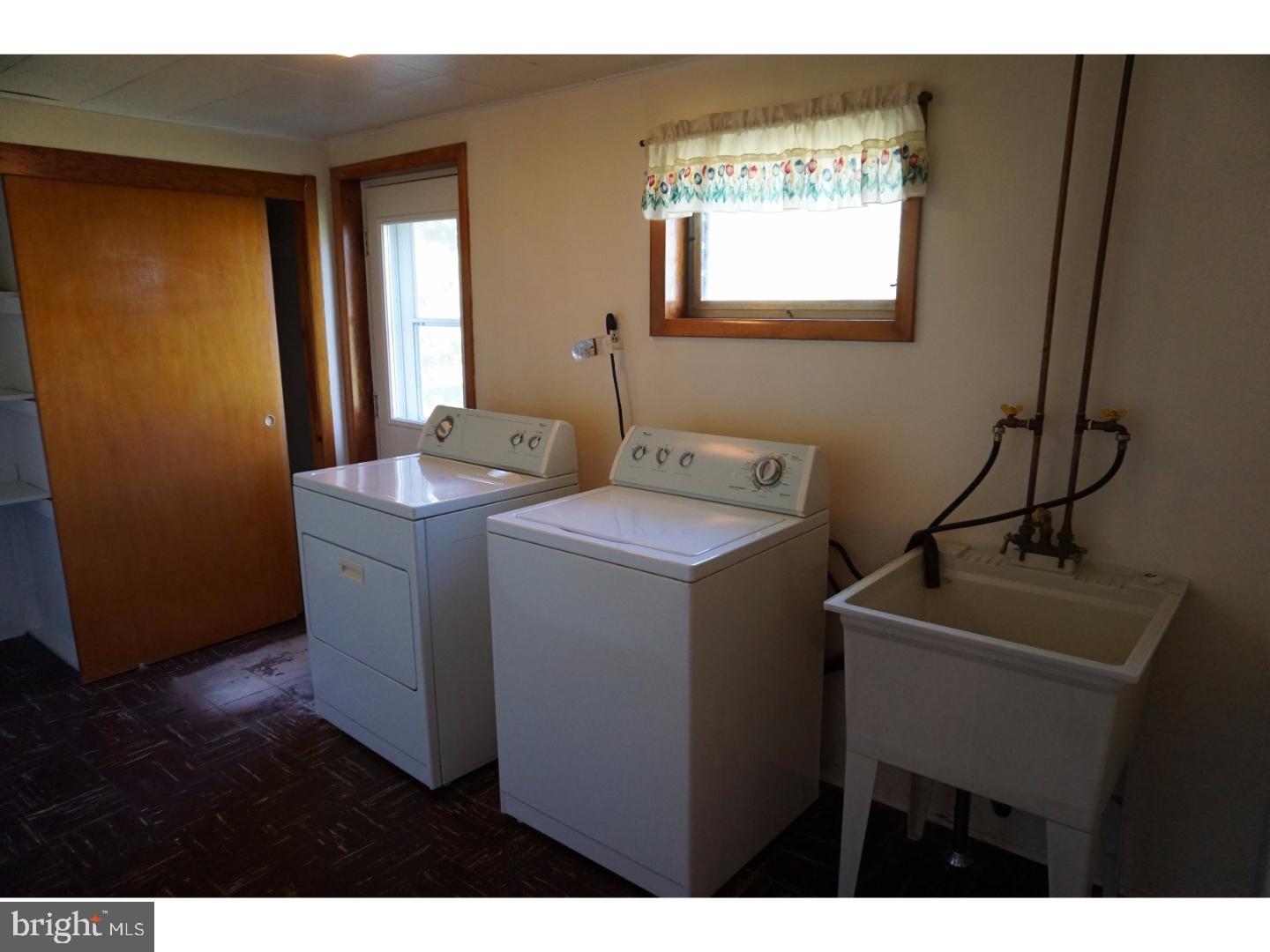 805 Rennard Circle Philadelphia, PA 19116 - Photo 9 of 25 Laundry Room