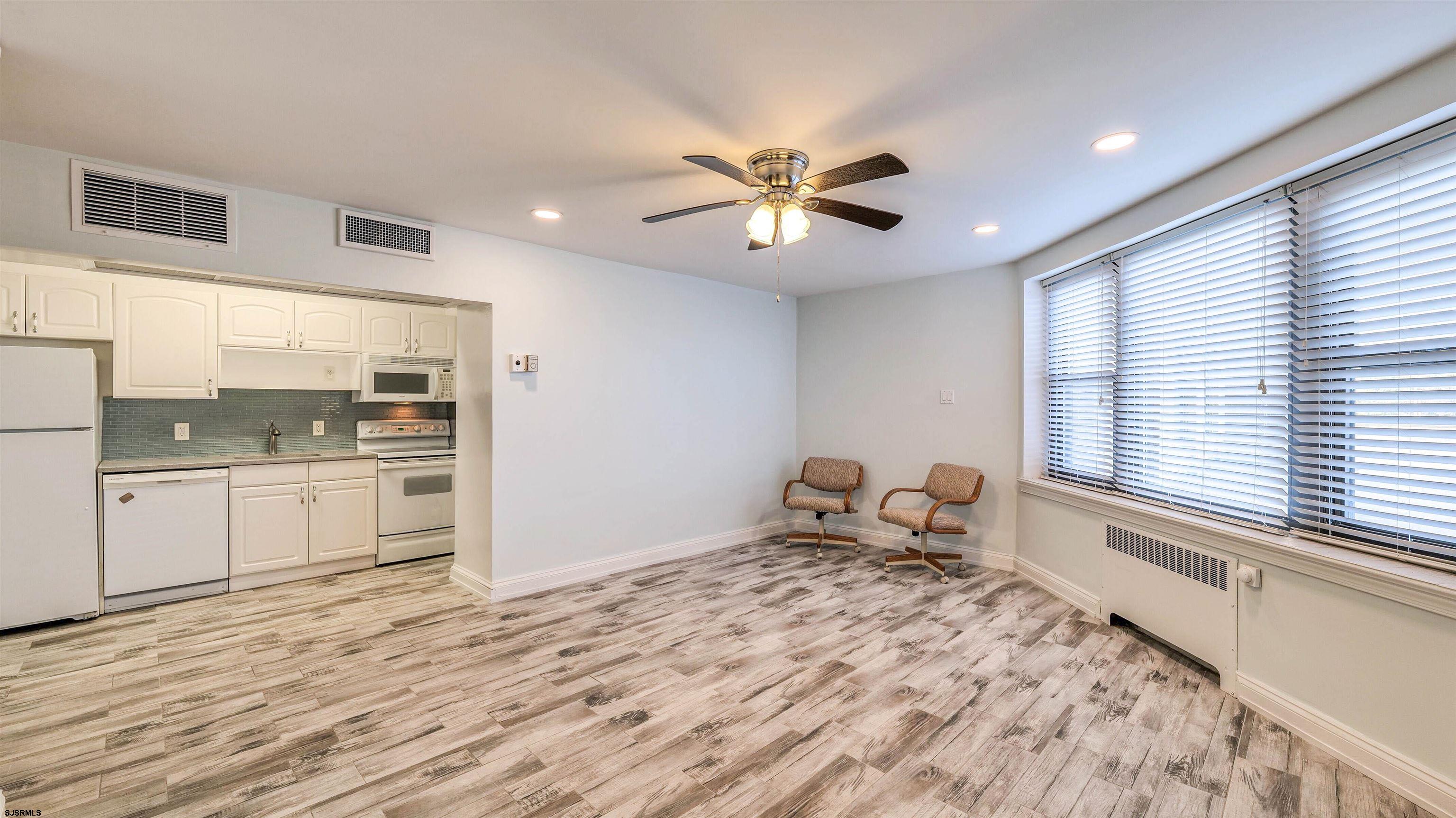 101 South Raleigh Avenue, Unit 226 Atlantic City, NJ 08401 - Photo 12 of 26 a bedroom with a large bed and a window