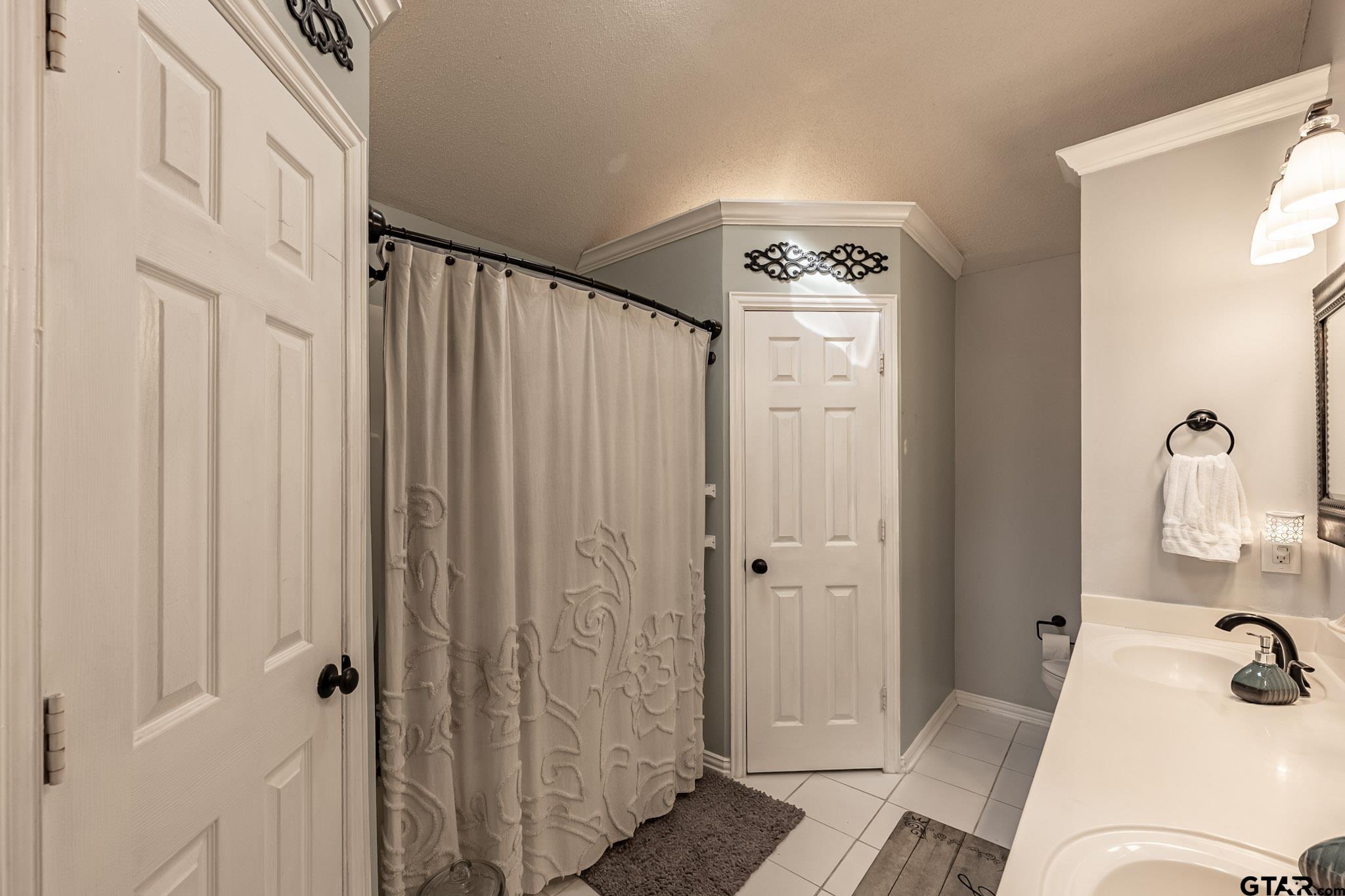 703 Kickapoo Road Chandler, TX 75758 - Photo 15 of 33 a bathroom with a sink and a mirror
