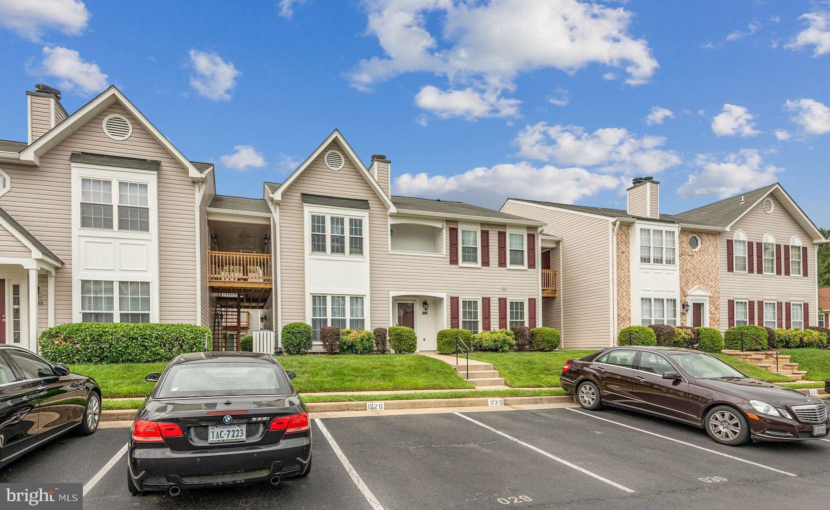 7825 Harrowgate Circle, Unit 142 Springfield, VA 22152 - Photo 3 of 38 Entrance fells private