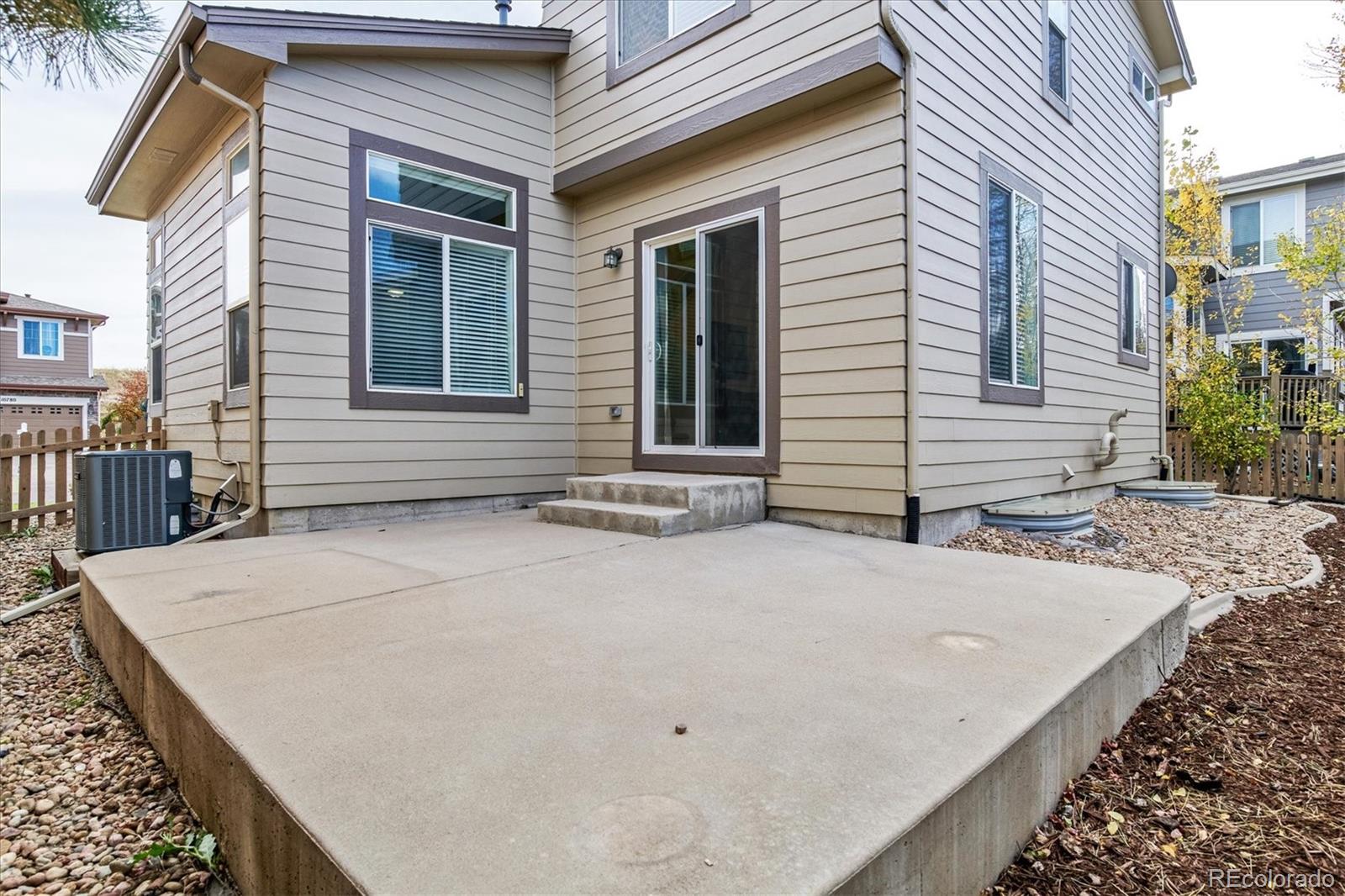 10781 Towerbridge Circle Highlands Ranch, CO 80130 - Photo 29 of 30 a backyard of a house