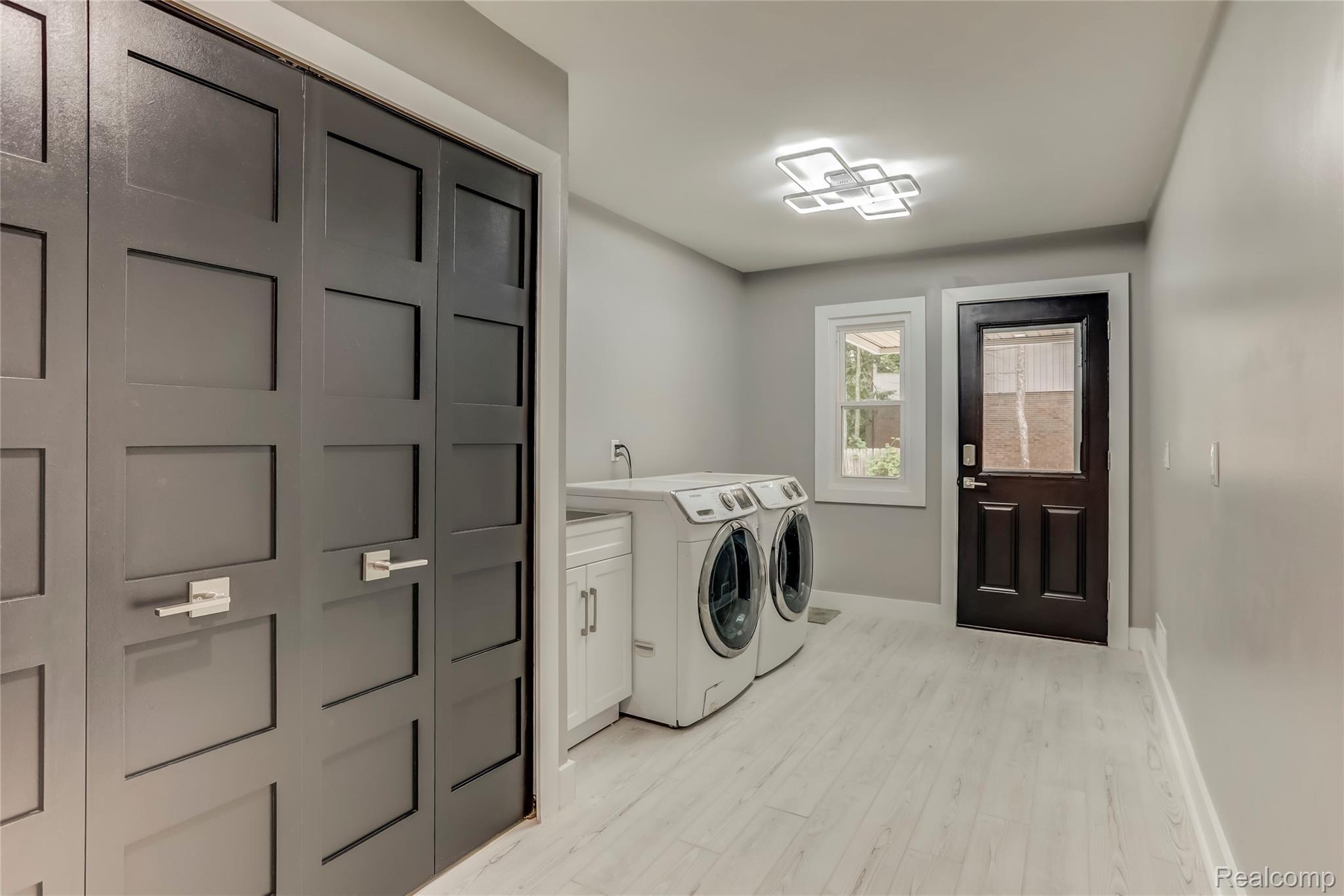 5161 Watergate Road West Bloomfield, MI 48323 - Photo 19 of 40 5161 Watergate Road, West Bloomfield Township, MI-19.jpg-FULL