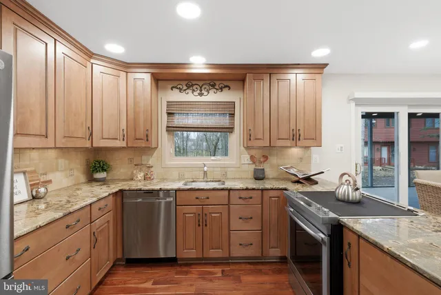 $850,000 | 5 East Wiltshire Court, Sterling, VA 20165