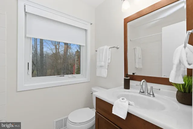 $850,000 | 5 East Wiltshire Court, Sterling, VA 20165