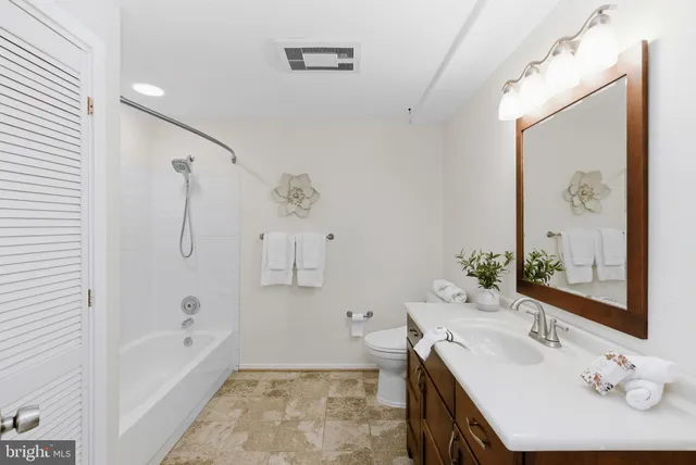 $850,000 | 5 East Wiltshire Court, Sterling, VA 20165