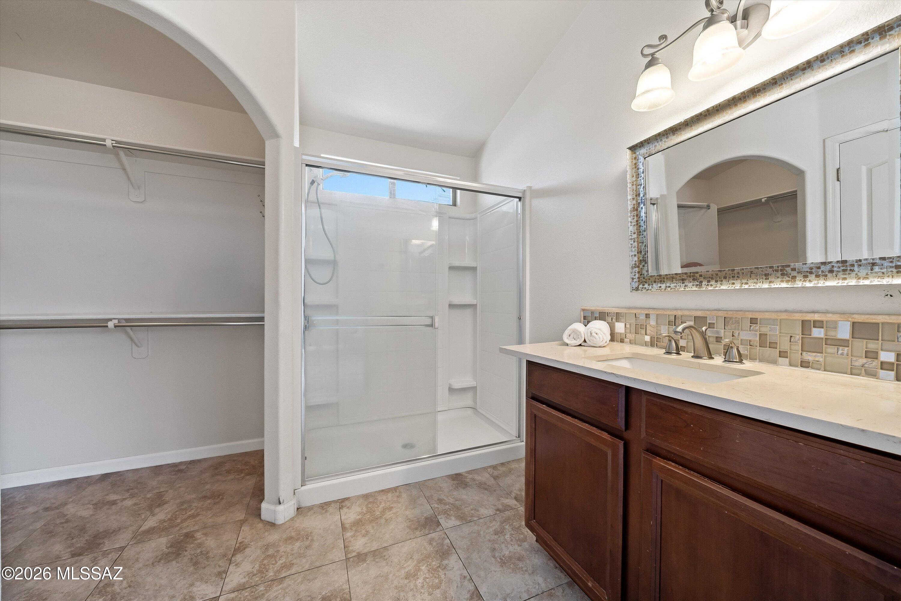10790 South April Spring Place Vail, AZ 85641 - Photo 22 of 31 18-Primary Bathroom