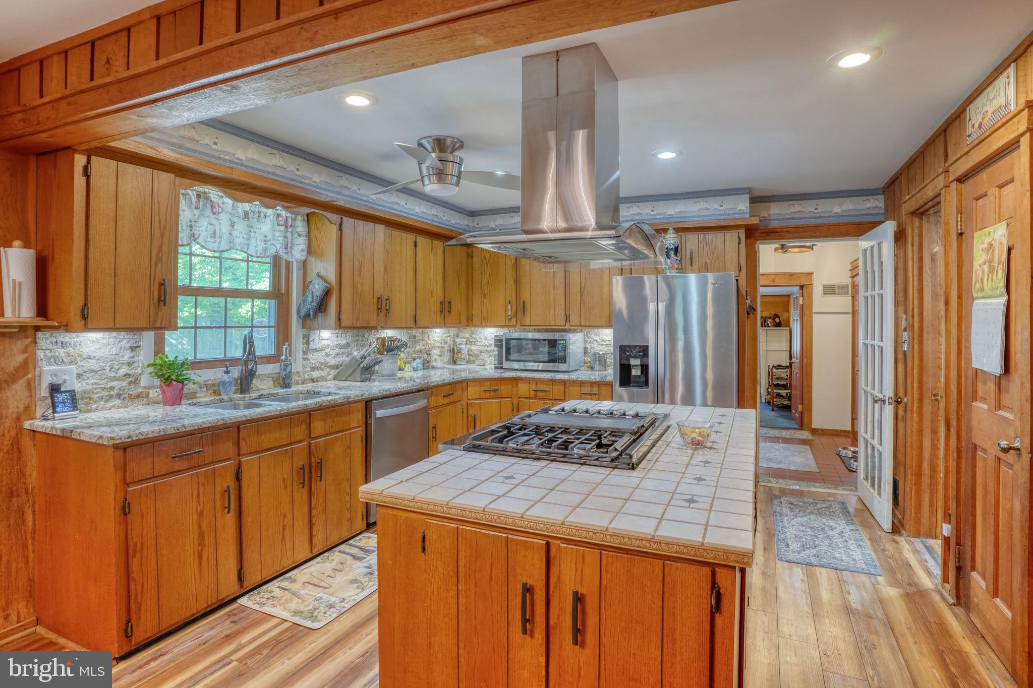 707 Blackiston Road Clayton, DE 19938 - Photo 17 of 50 Custom cabinetry with slide-out shelving