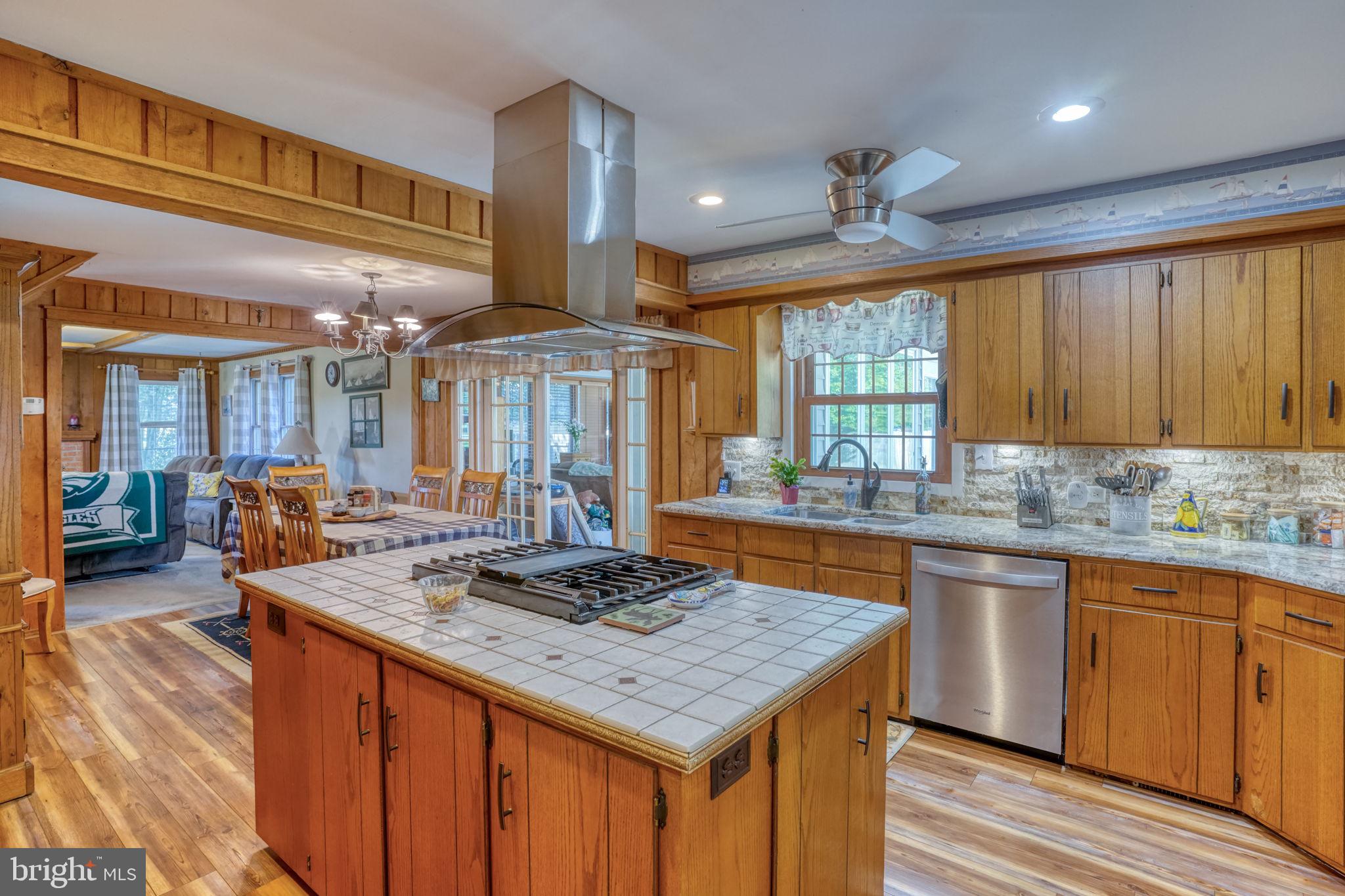 707 Blackiston Road Clayton, DE 19938 - Photo 19 of 50 Custom stone backsplash