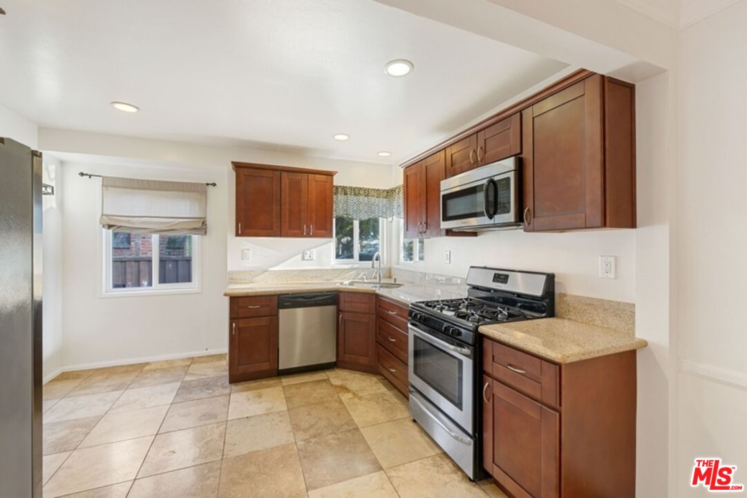 4348 Globe Avenue Culver City, CA 90230 - Photo 3 of 15