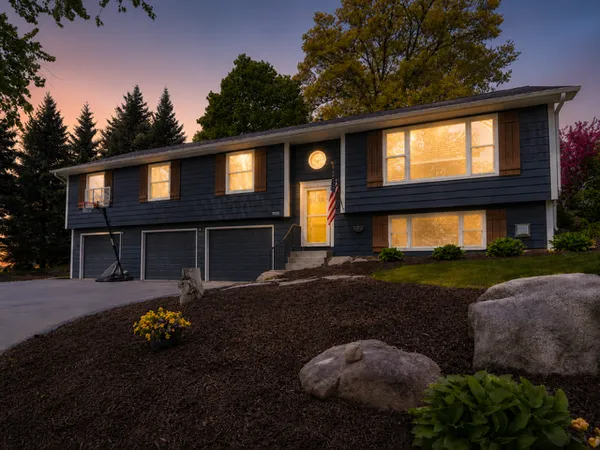 $469,000 | 1036 Sunny Ridge Drive, Carver, MN 55315