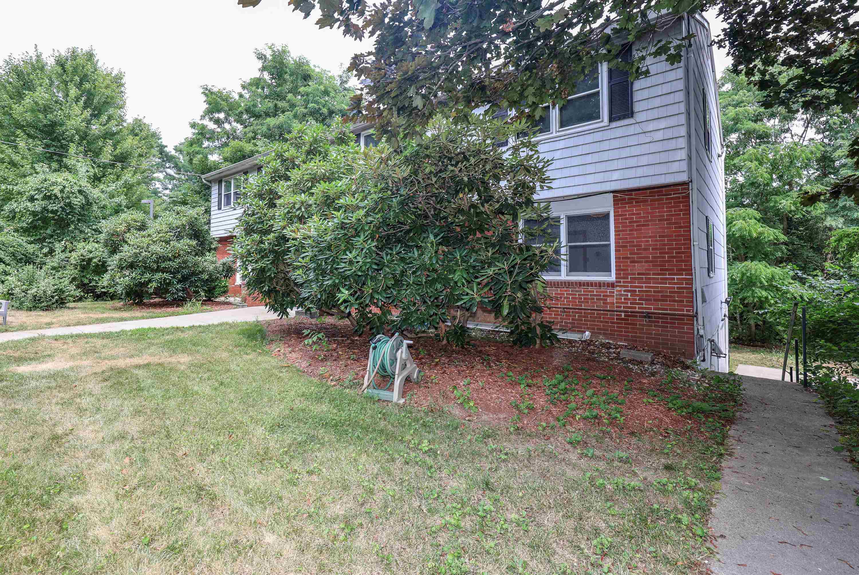 833 Mammoth Road Manchester, NH 03104 - Photo 13 of 40