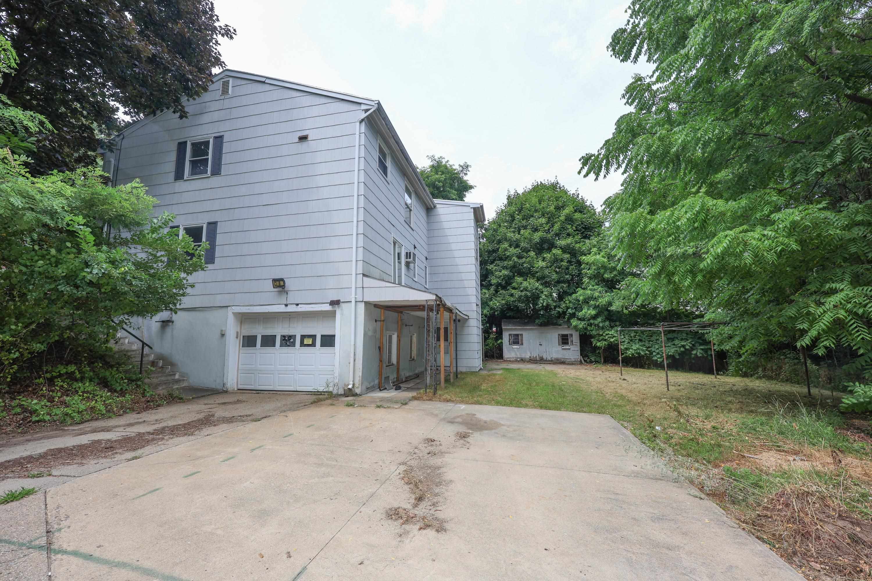 833 Mammoth Road Manchester, NH 03104 - Photo 24 of 40