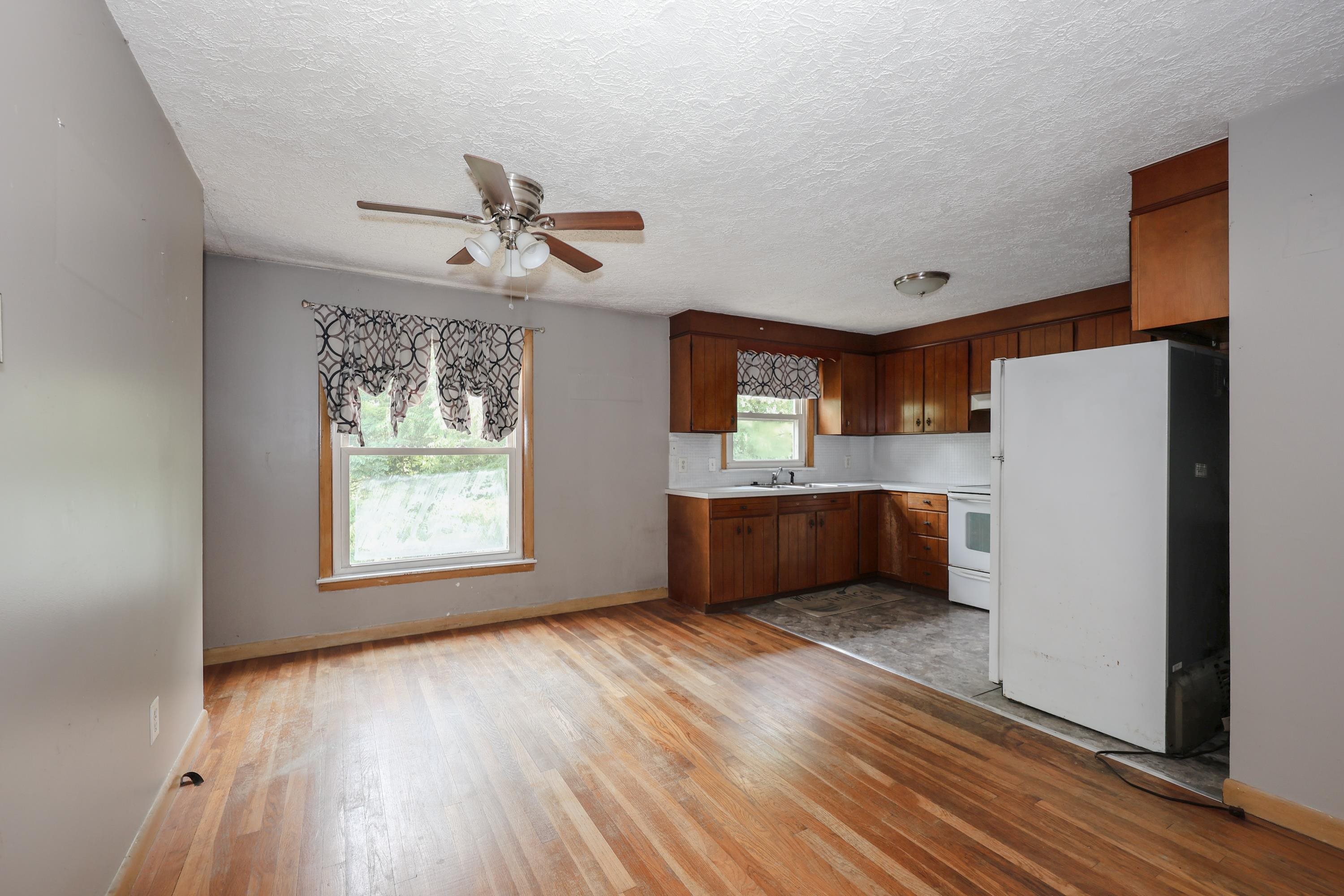 833 Mammoth Road Manchester, NH 03104 - Photo 29 of 40