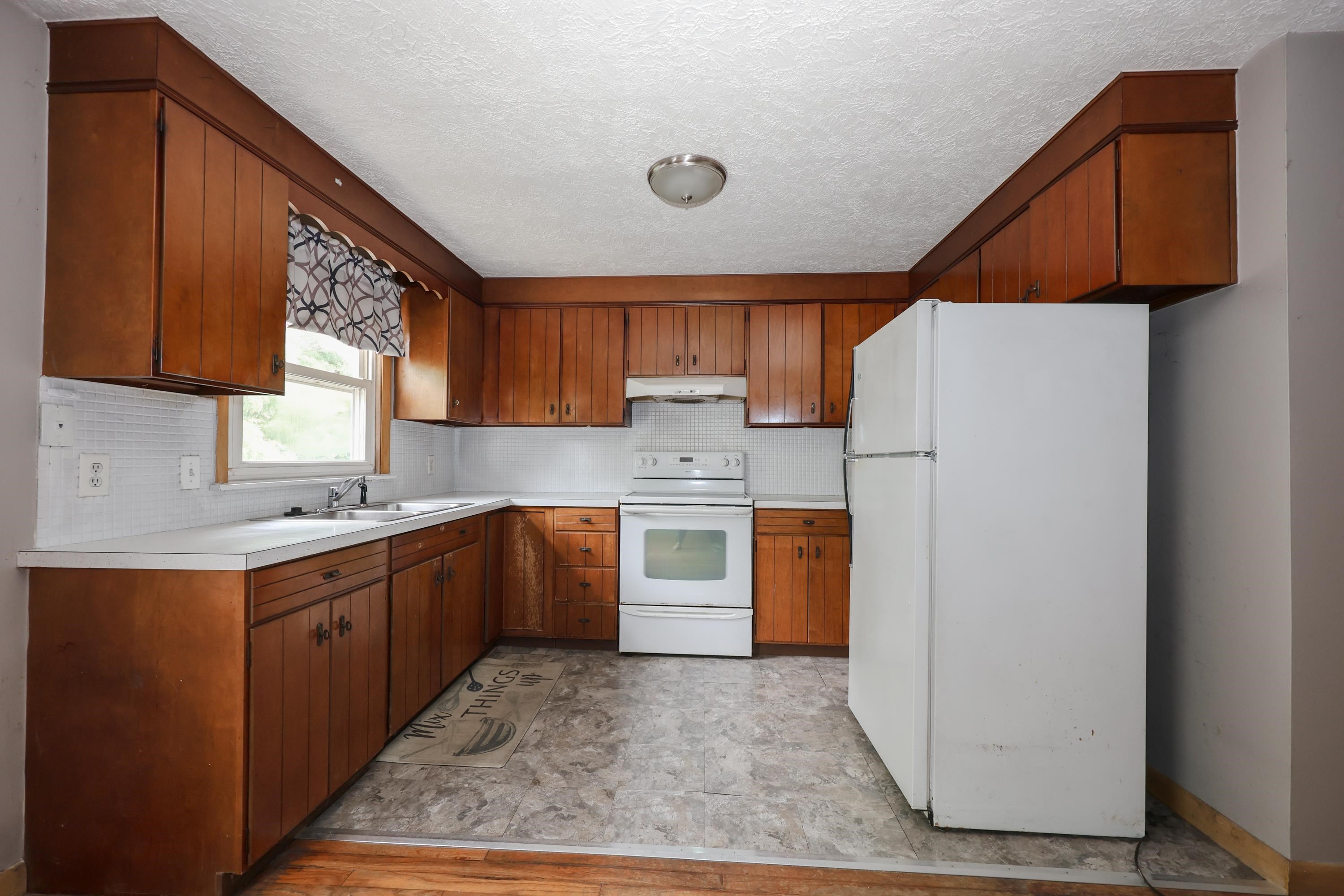 833 Mammoth Road Manchester, NH 03104 - Photo 30 of 40