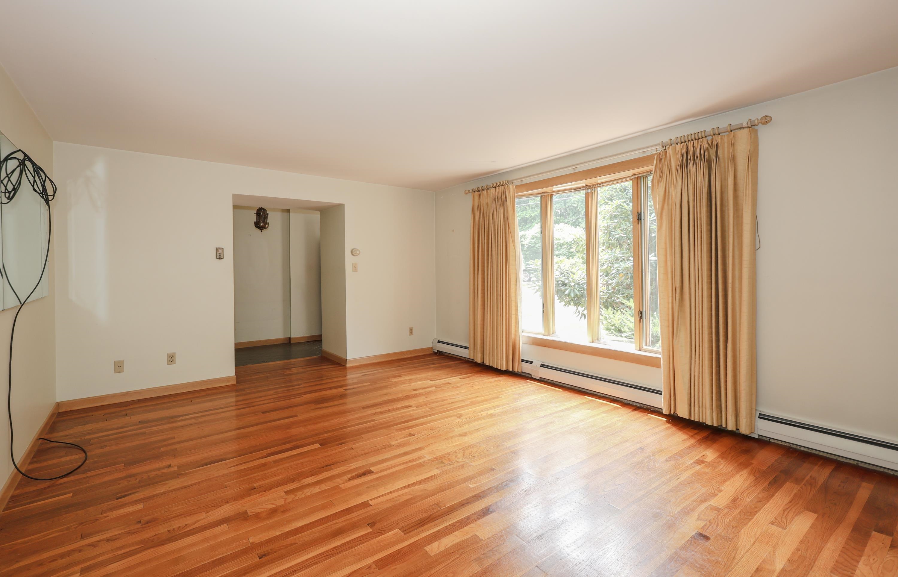 833 Mammoth Road Manchester, NH 03104 - Photo 38 of 40