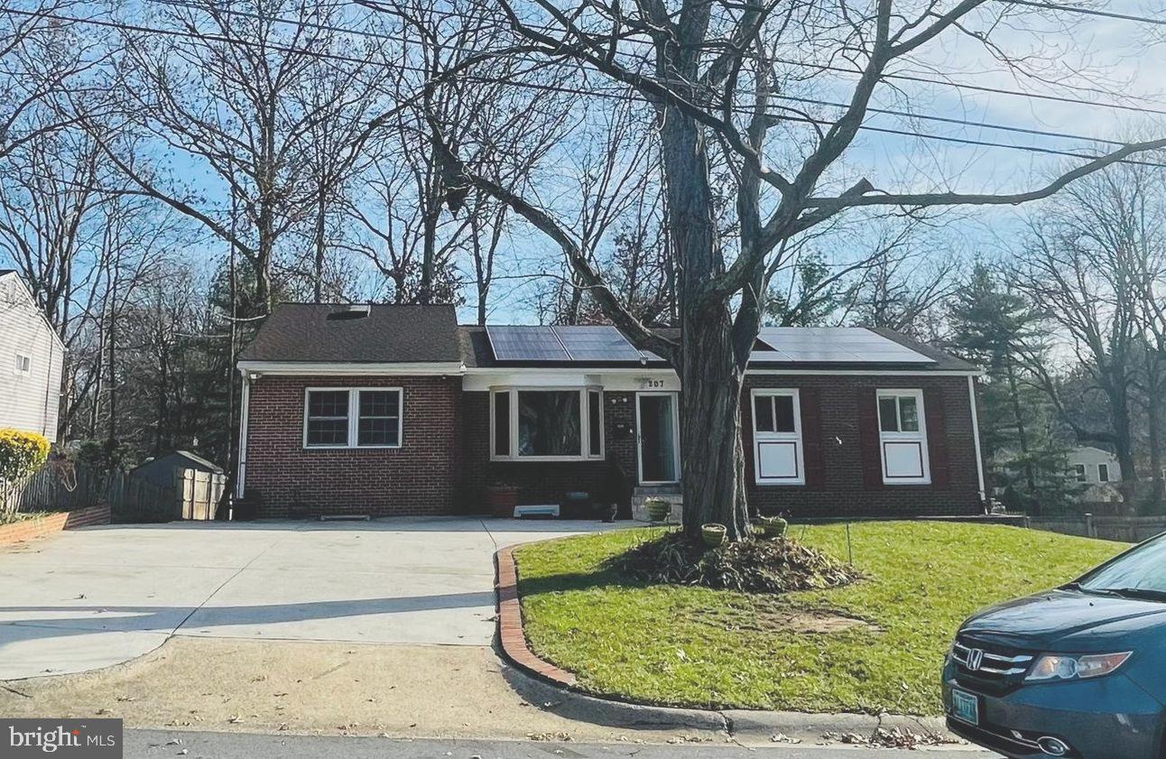 207 Oakton Road Gaithersburg, MD 20877 - Photo 1 of 14 Front