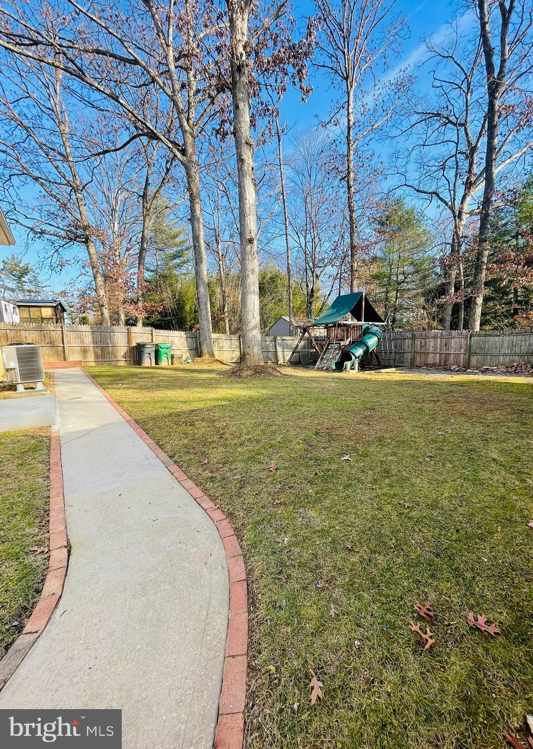 207 Oakton Road Gaithersburg, MD 20877 - Photo 11 of 14 Rear yard