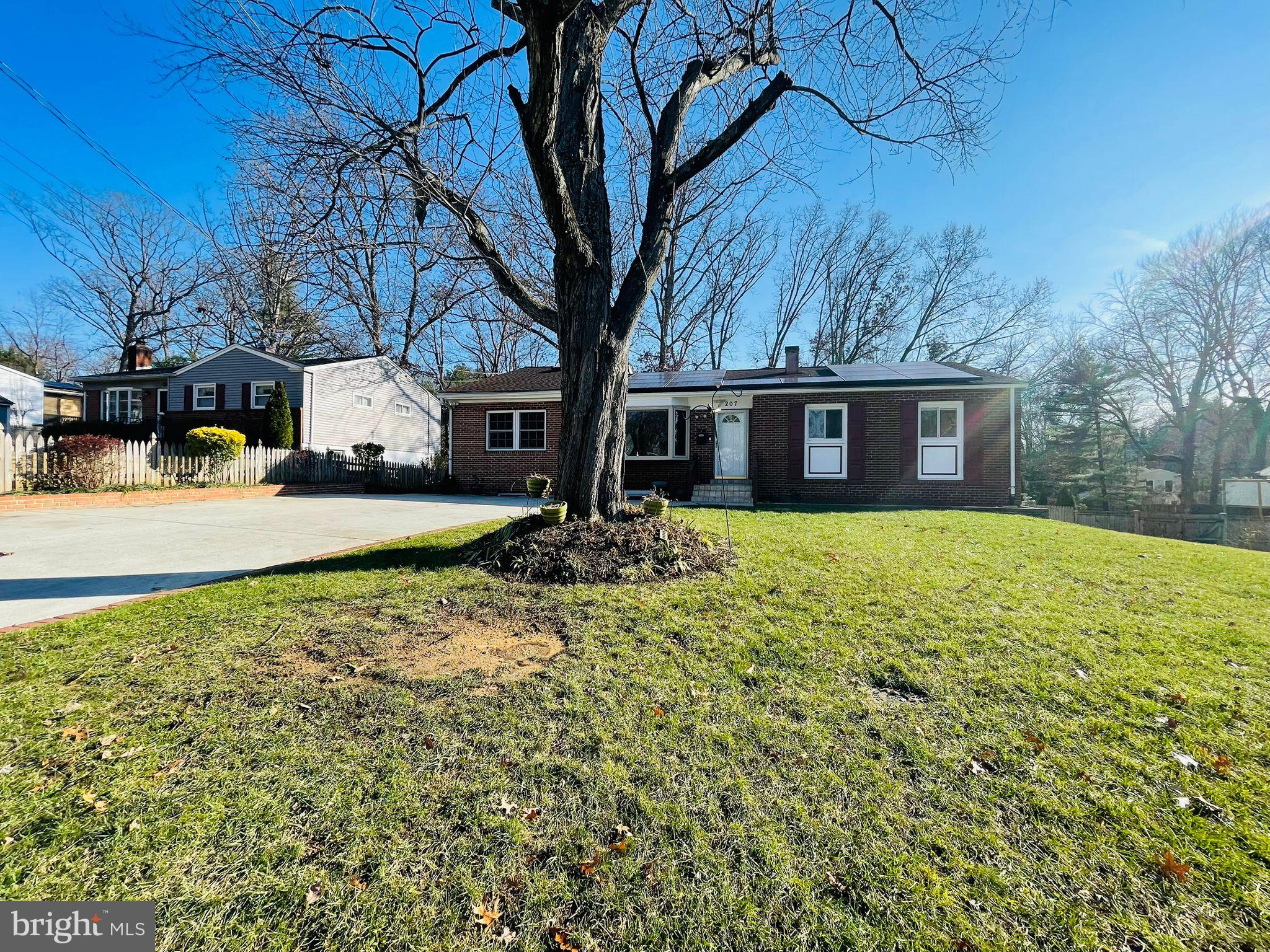 207 Oakton Road Gaithersburg, MD 20877 - Photo 3 of 14 Exterior