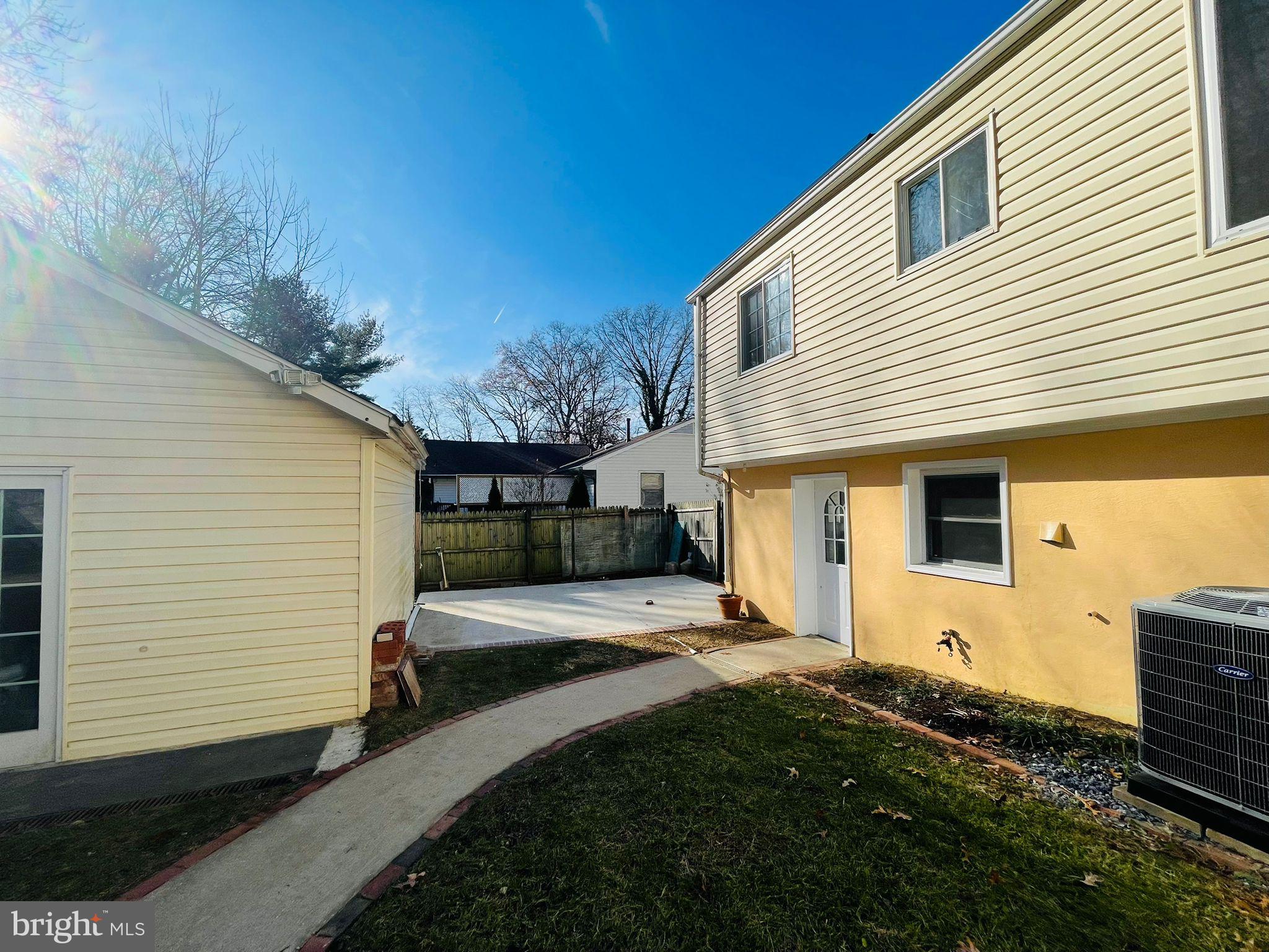 207 Oakton Road Gaithersburg, MD 20877 - Photo 5 of 14 Rear