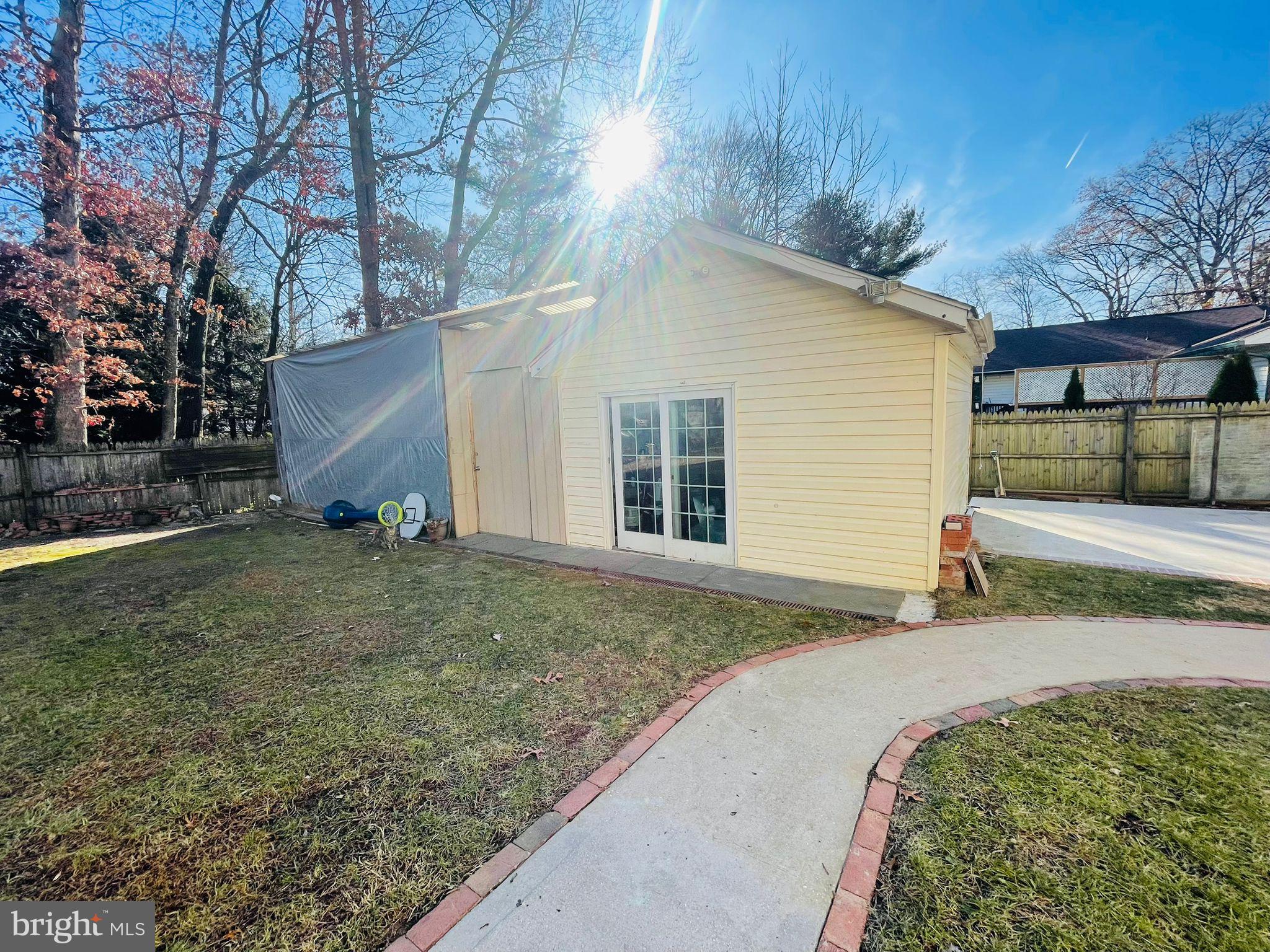 207 Oakton Road Gaithersburg, MD 20877 - Photo 9 of 14 Shed