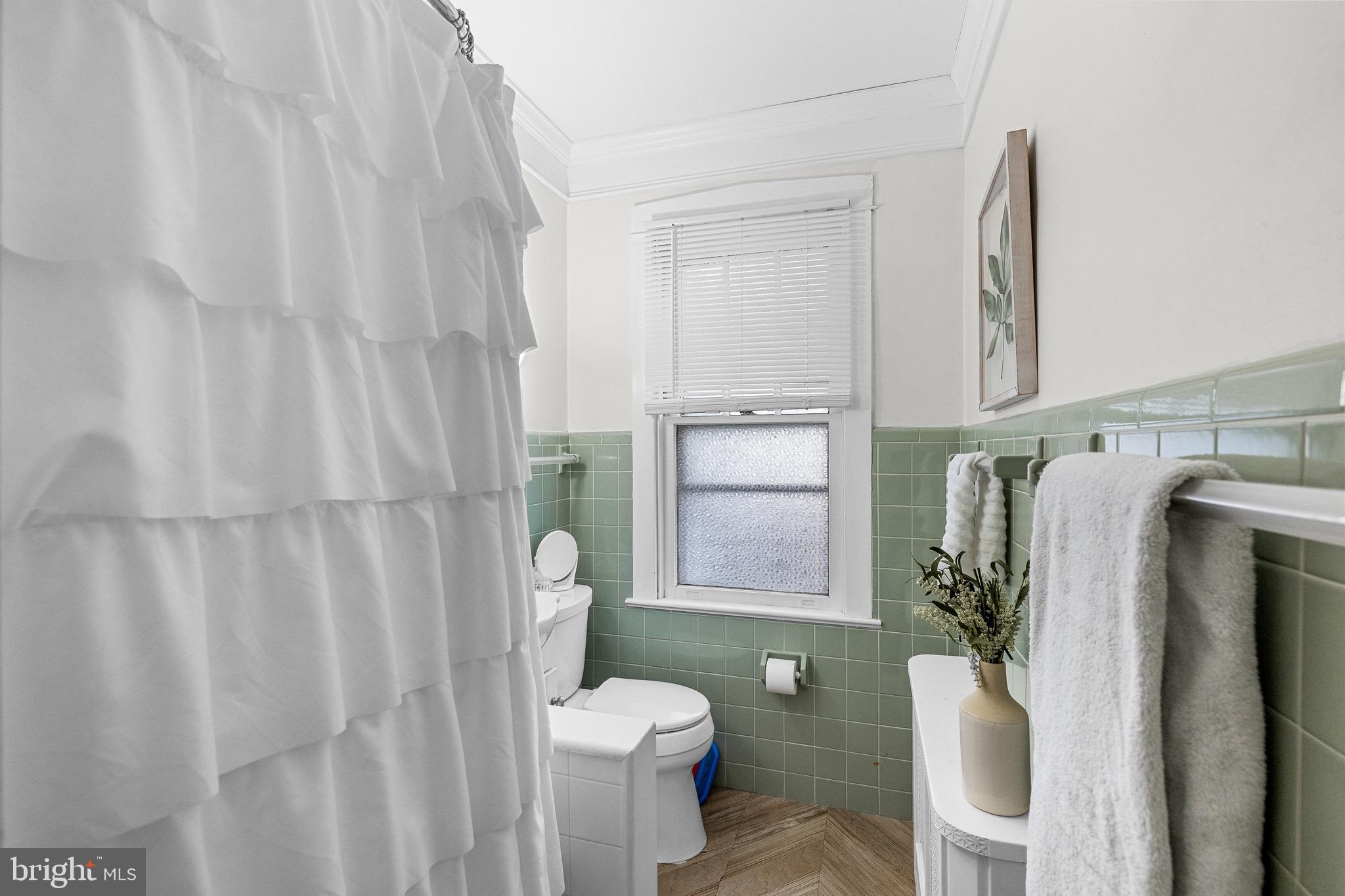 252 Rhoads Avenue Haddonfield, NJ 08033 - Photo 24 of 38 1st fl tub/shower