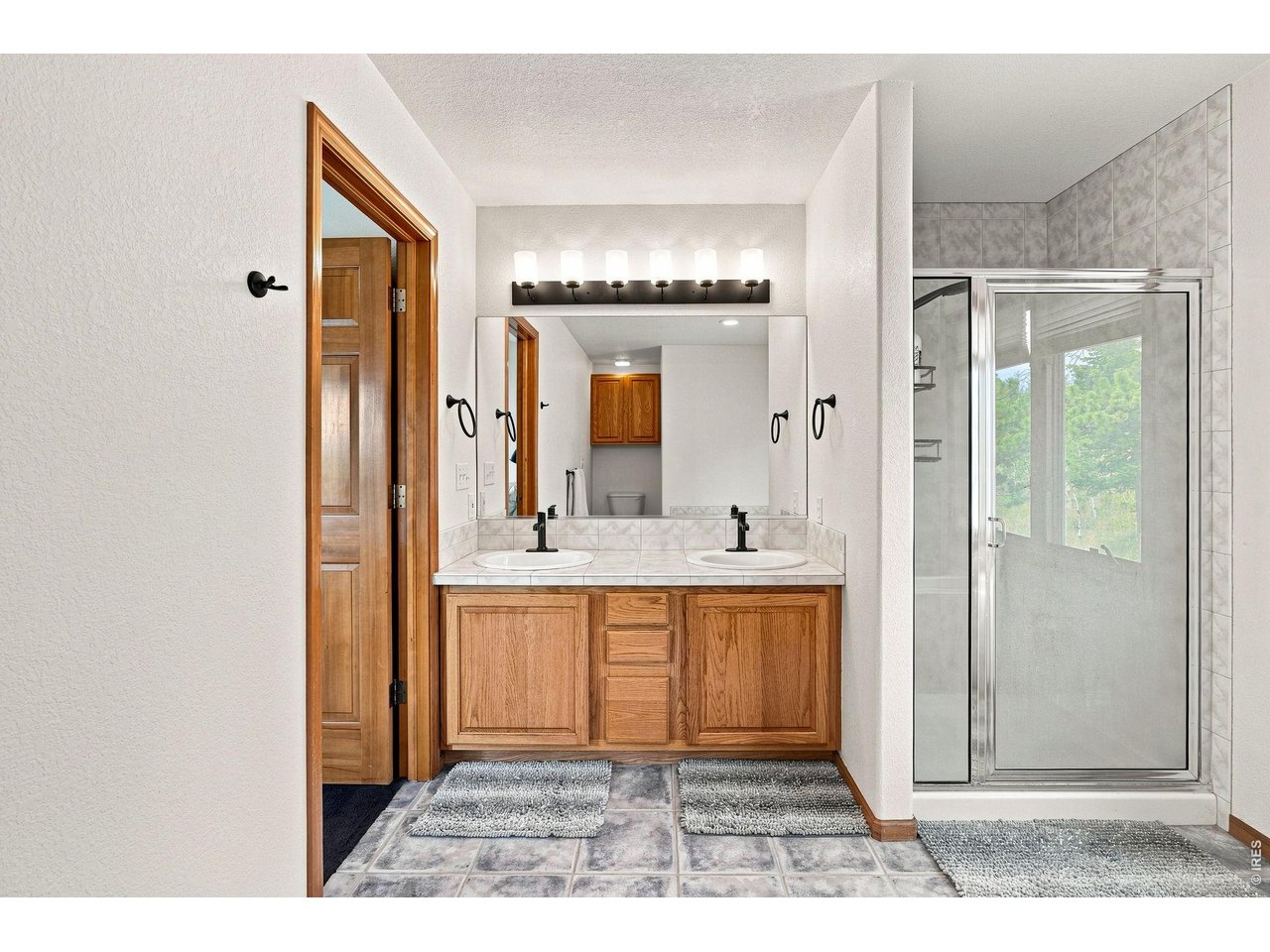 3612 Ridge Road Nederland, CO 80466 - Photo 30 of 50 Primary Bath & Shower