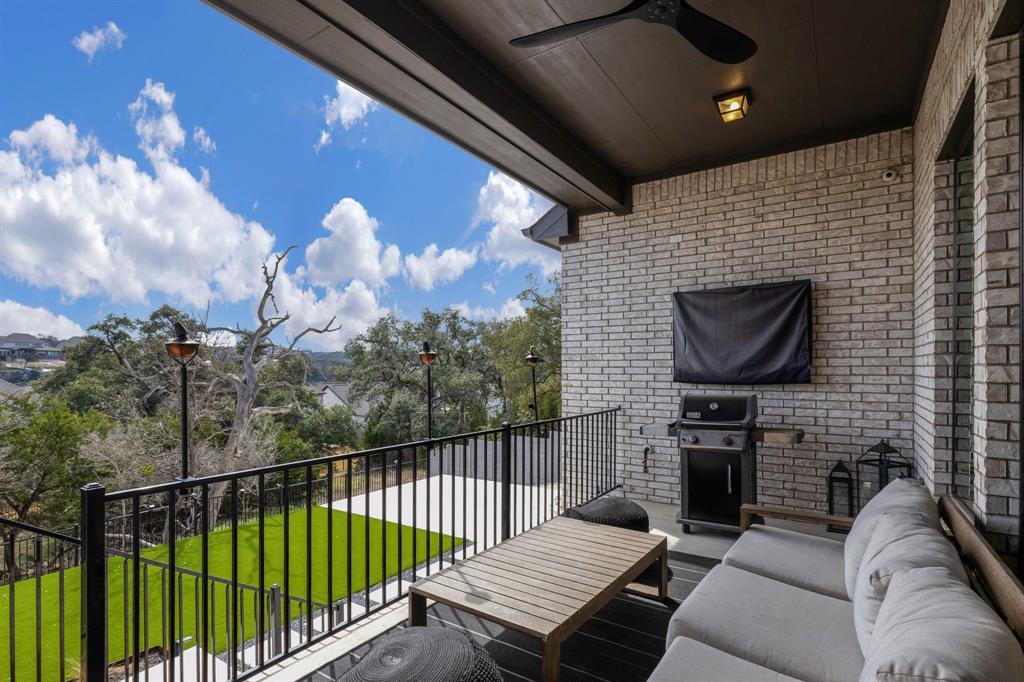 325 Cumberland Cove Georgetown, TX 78628 - Photo 23 of 39 a view of a balcony with a dining space
