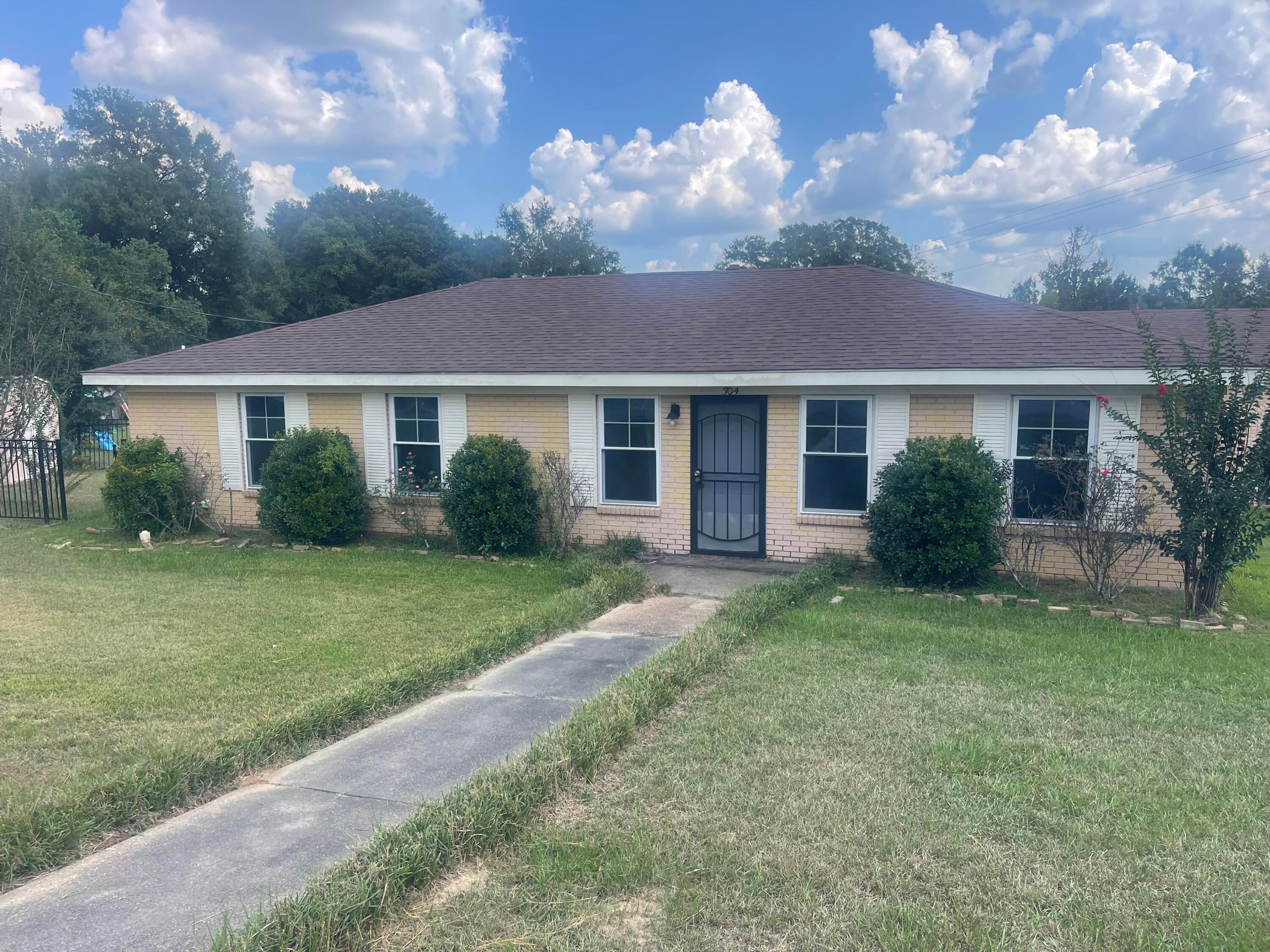 304 Weathersby Road Hattiesburg, MS 39402 - Photo 1 of 13 Gallery Image 1