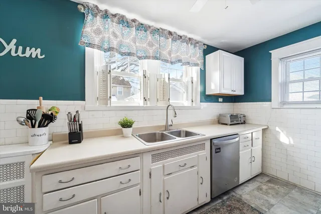 $375,000 | 208 Harwicke Road, Springfield, PA 19064