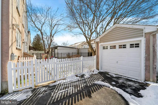 $375,000 | 208 Harwicke Road, Springfield, PA 19064