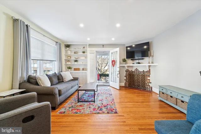 $375,000 | 208 Harwicke Road, Springfield, PA 19064