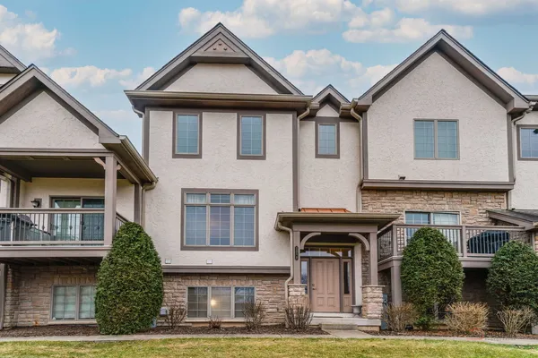 $432,900 | 285 Regency Court, Unit B, Wauconda, IL 60084