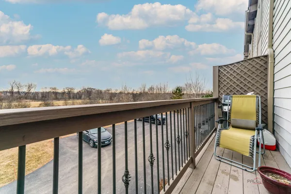 $425,900 | 285 Regency Court, Unit B, Wauconda, IL 60084