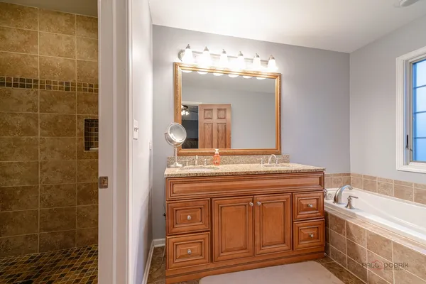 $425,900 | 285 Regency Court, Unit B, Wauconda, IL 60084